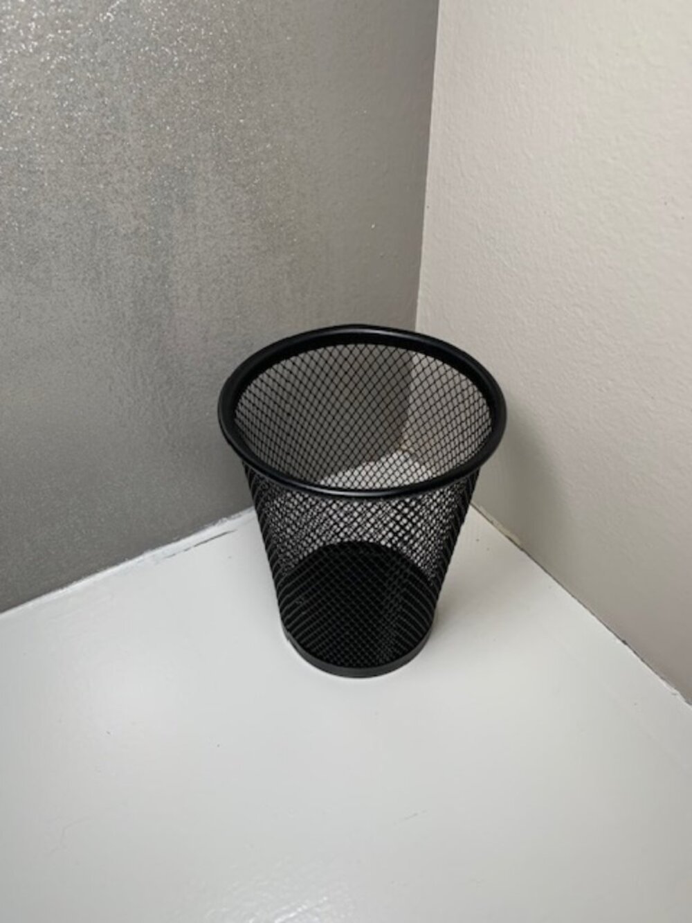 Black Metal Mesh Pencil Holder – Sleek Desk Organizer